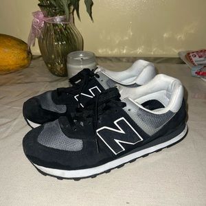 New Balances 574 in Black (Size W8.5/M6.5)